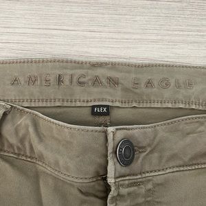 American E.   Jeans Kaki in color W40xL30 great condition.